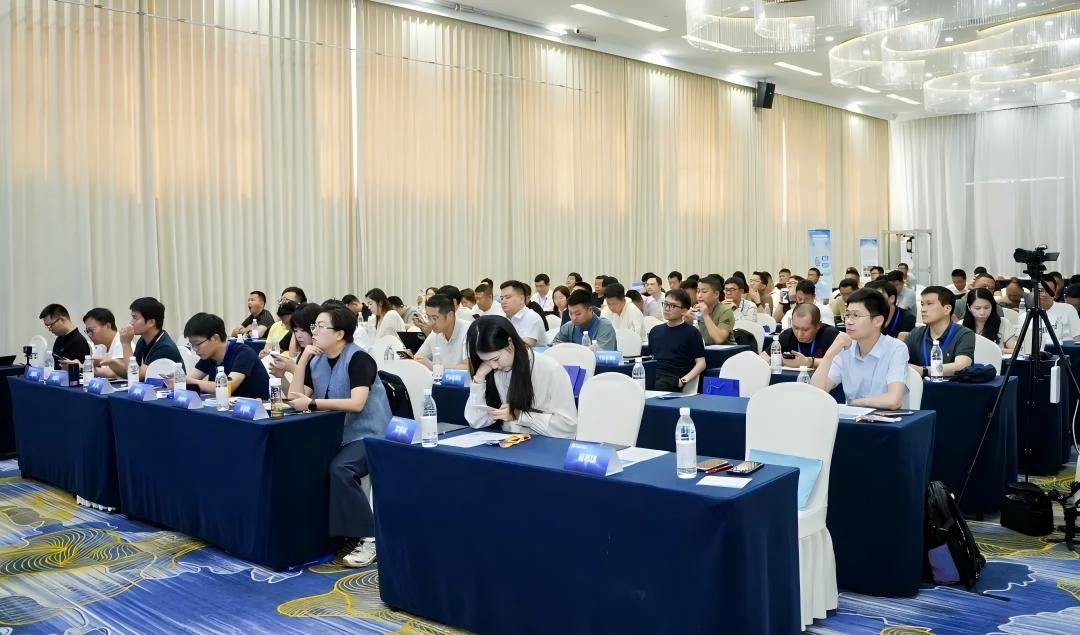 武汉展科技、上海论安全，充电机器人解锁商业新模式！